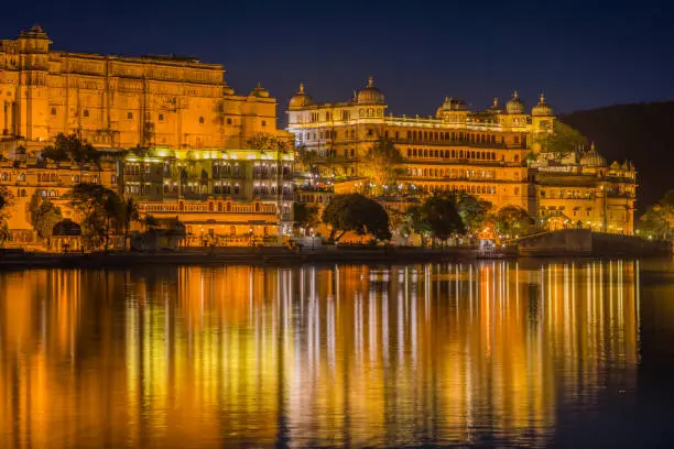 night view udaipur lekh